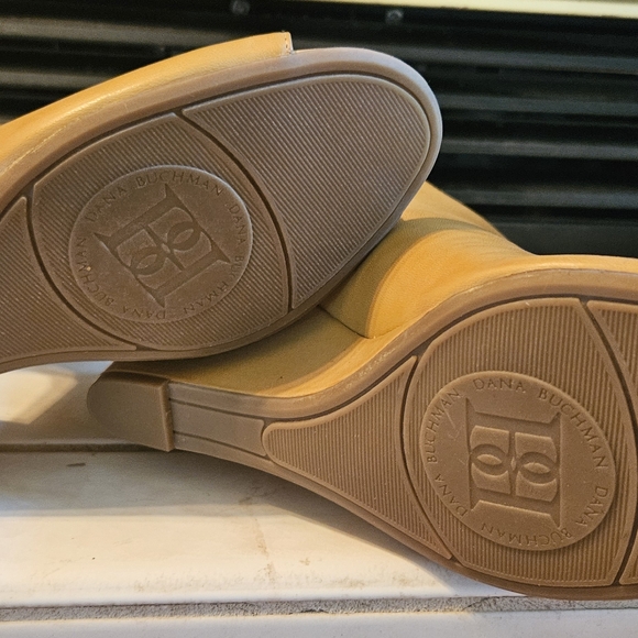Dana Buchman wedge heel - Picture 2 of 5